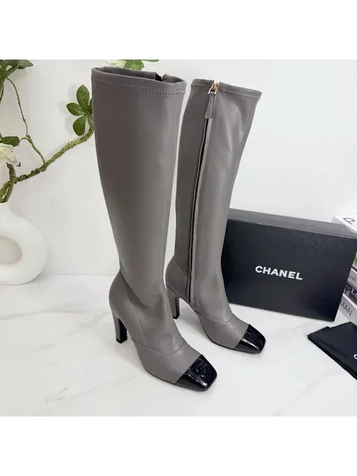 Высокие сапоги Chanel из овечьей кожи на каблуке