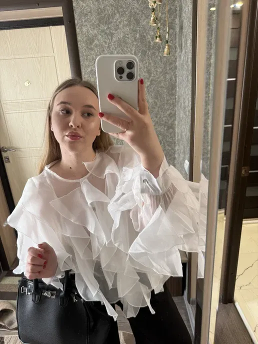 Блузка с воланами нарядная