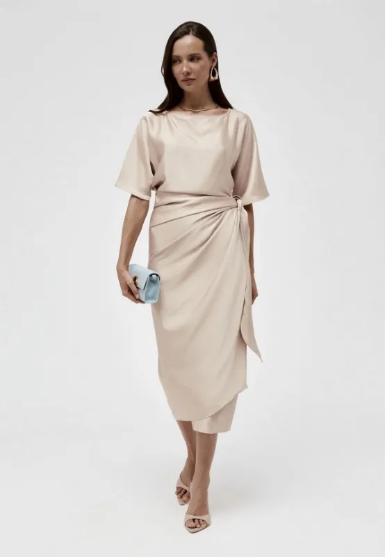 Delia
Платье Lamoda Online Exclusive