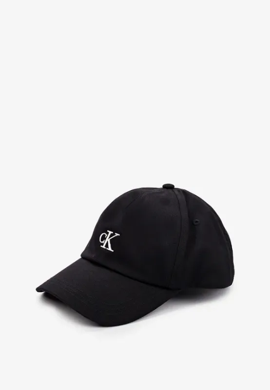 Calvin Klein Jeans
Бейсболка